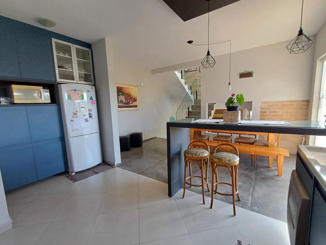 Casa moderna no centro de Guararema